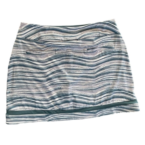 adidas Blue and Gray Skorts with Modern Wave Pattern - Picture 2 of 6